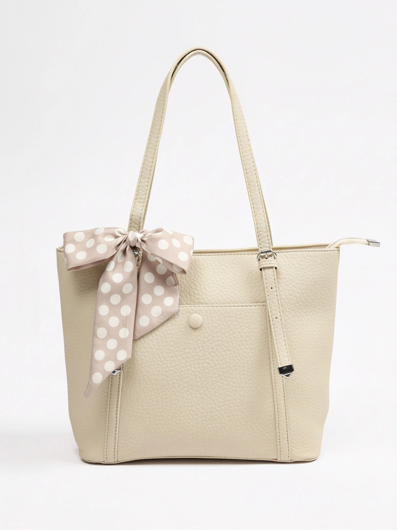 Сумка-тоут с карманом на кнопке и декоративным платком в ассортименте